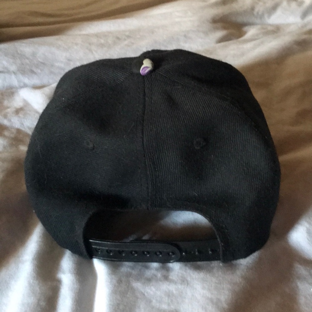 Flower SnapBack Hat - Picture 2 of 3